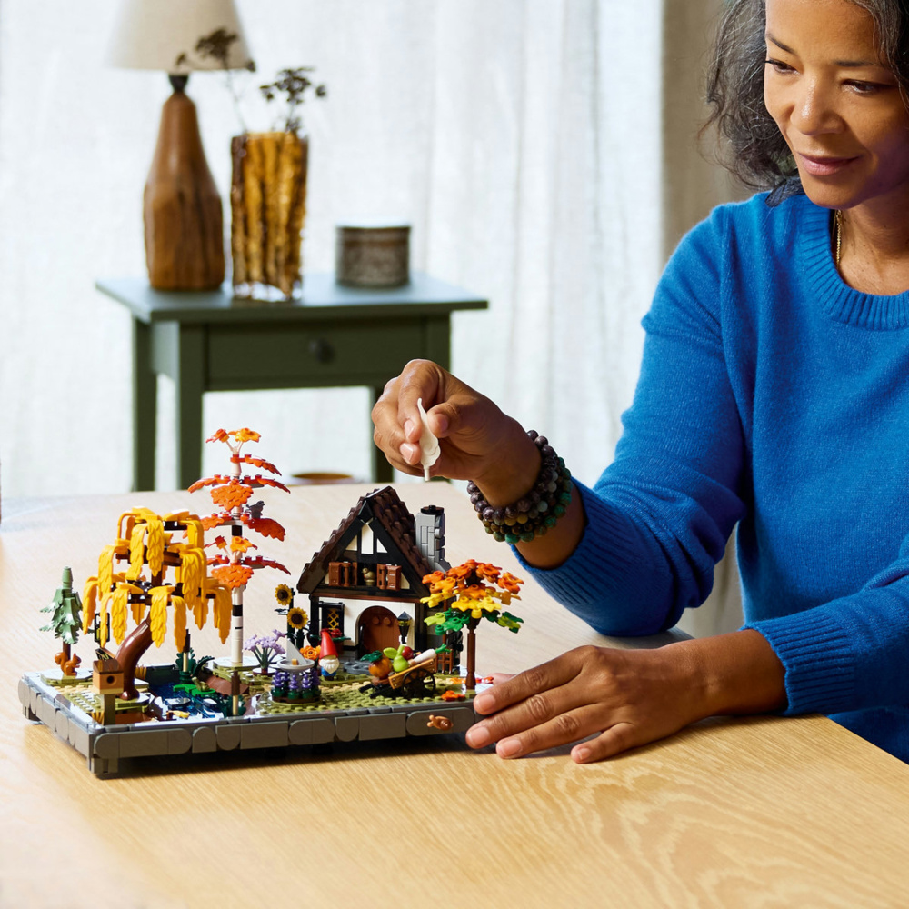 LEGO Icons Autumn Cottage Garden για 18+ Ετών 1102τμχ 11372