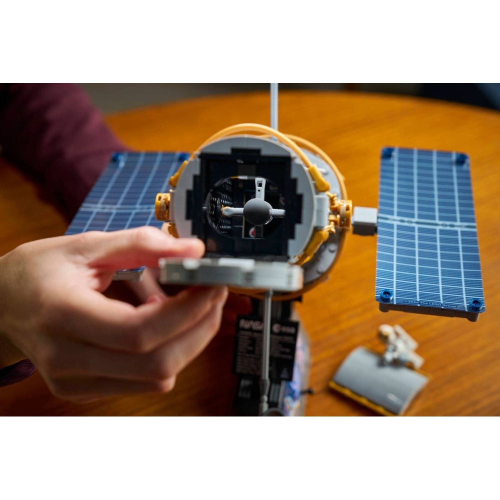 LEGO Icons Hubble Space Telescope για 18+ Ετών 1252τμχ 11382