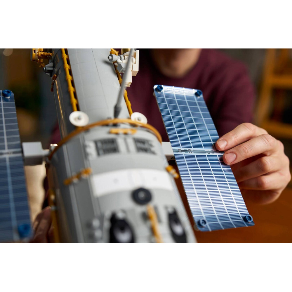 LEGO Icons Hubble Space Telescope για 18+ Ετών 1252τμχ 11382