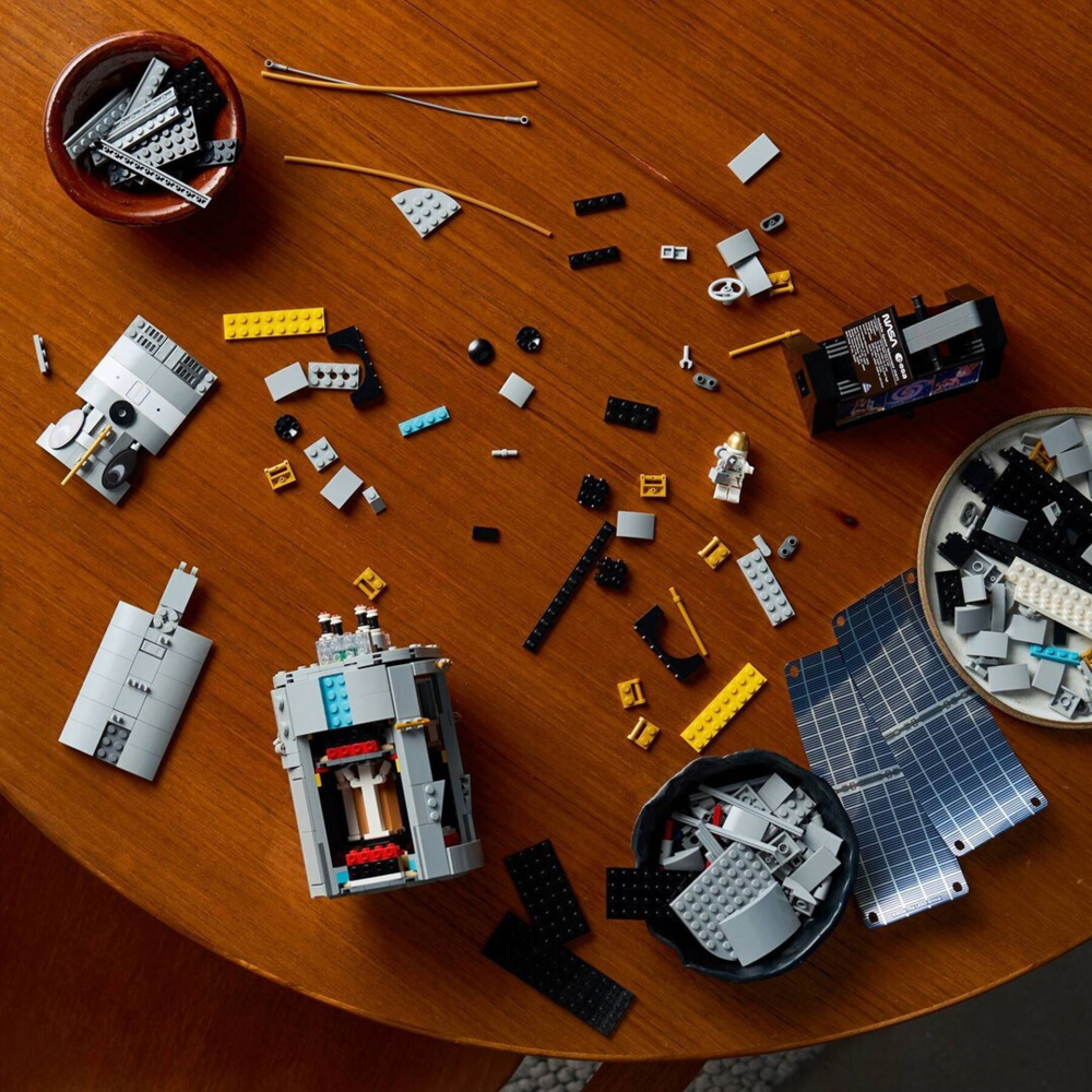 LEGO Icons Hubble Space Telescope για 18+ Ετών 1252τμχ 11382